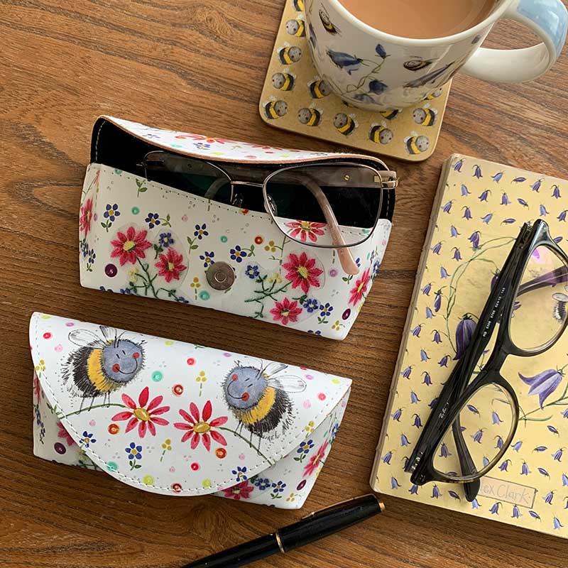 Bees And Flowers Glasses Case